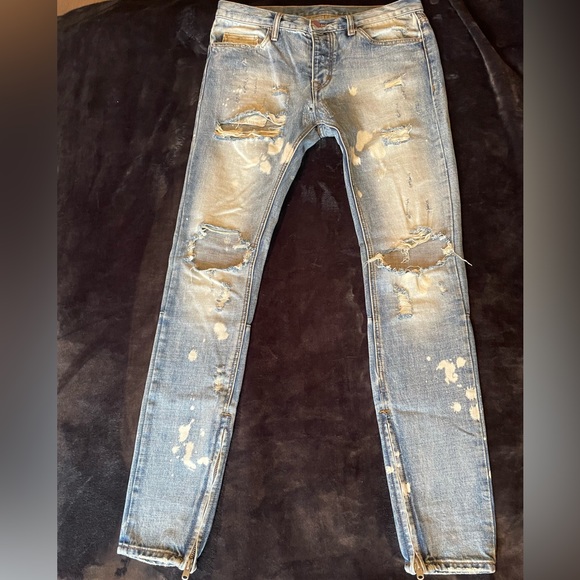 MNML Distressed Jeans - Picture 2 of 5
